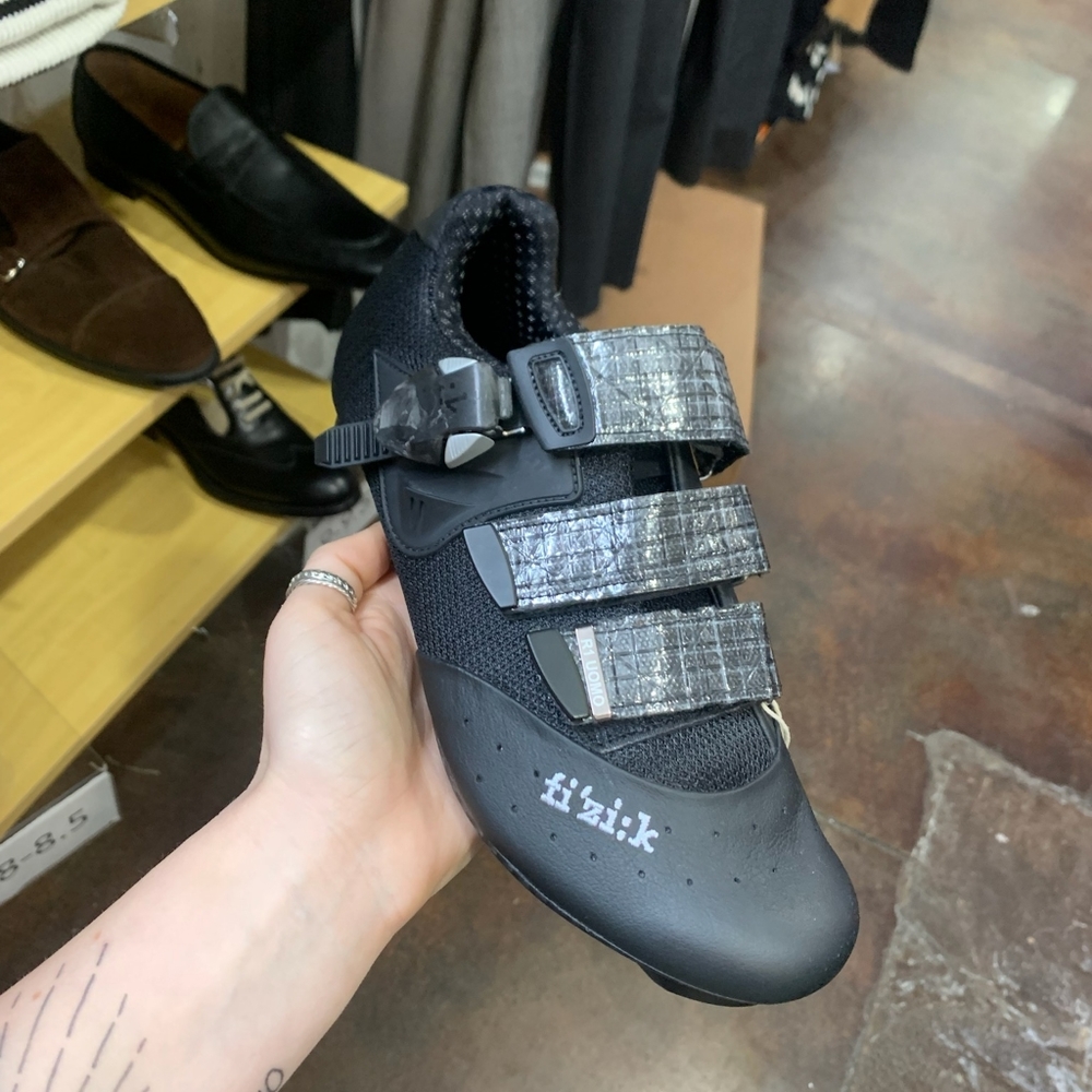 New sports shoes
